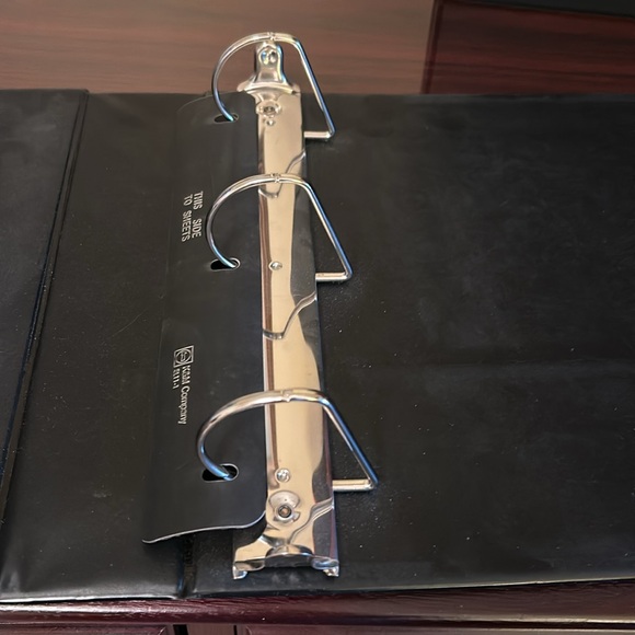 Binders for organizing - Picture 2 of 2